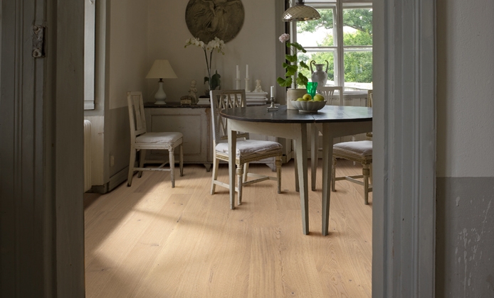 Паркетная доска Kahrs Песочная Дуб Брайтон Brighton 151L87EK0VKW220 Lively 2266×187×15 фото в интерьере Паркетная доска Kahrs Песочная Дуб Брайтон Brighton 151L87EK0VKW220 Lively 2266×187×15 фото в интерьере